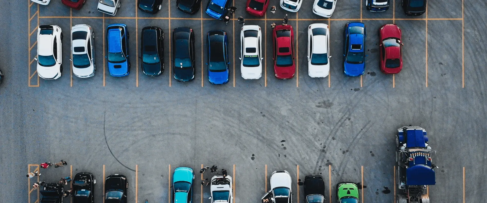 Imagem de fundo com carros estacionados